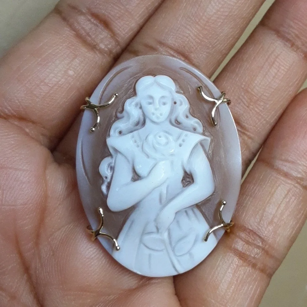 From Beauty and the Beast, Belle, Pin/Pendant. Hand Carved Cameo. ITALY. - Picture 9 of 13